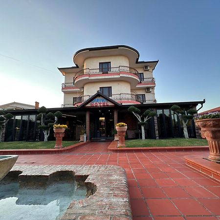 Drini Hotel Rrashbull Buitenkant foto