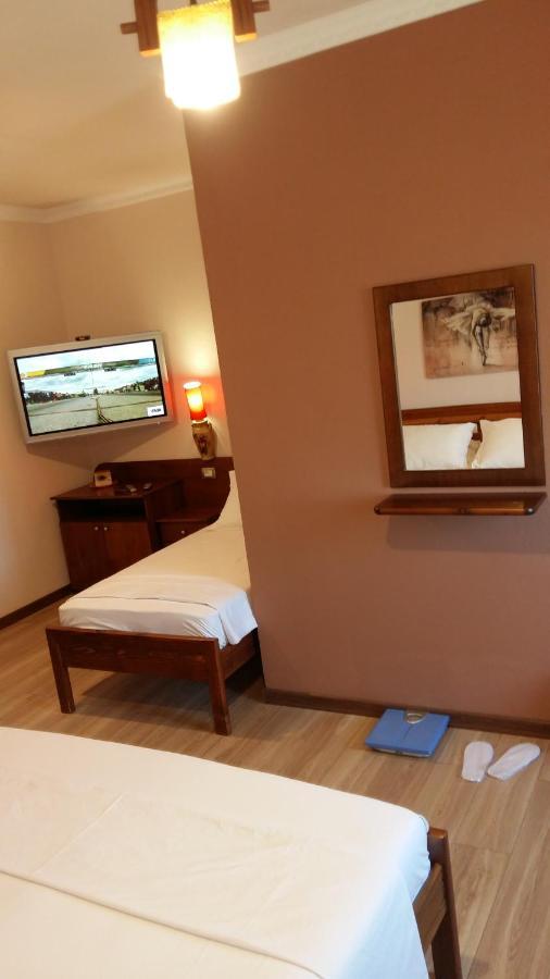 Drini Hotel Rrashbull Buitenkant foto
