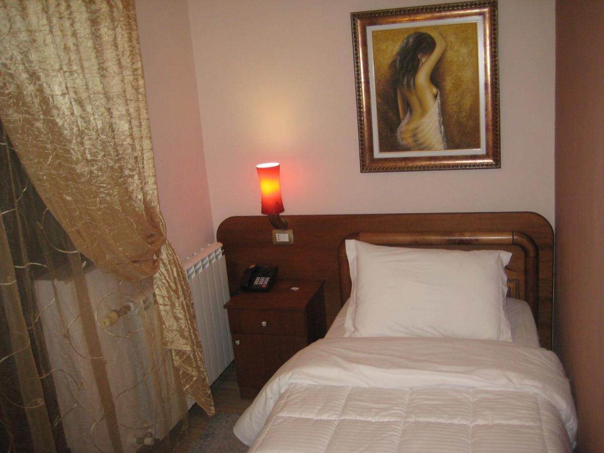 Drini Hotel Rrashbull Buitenkant foto