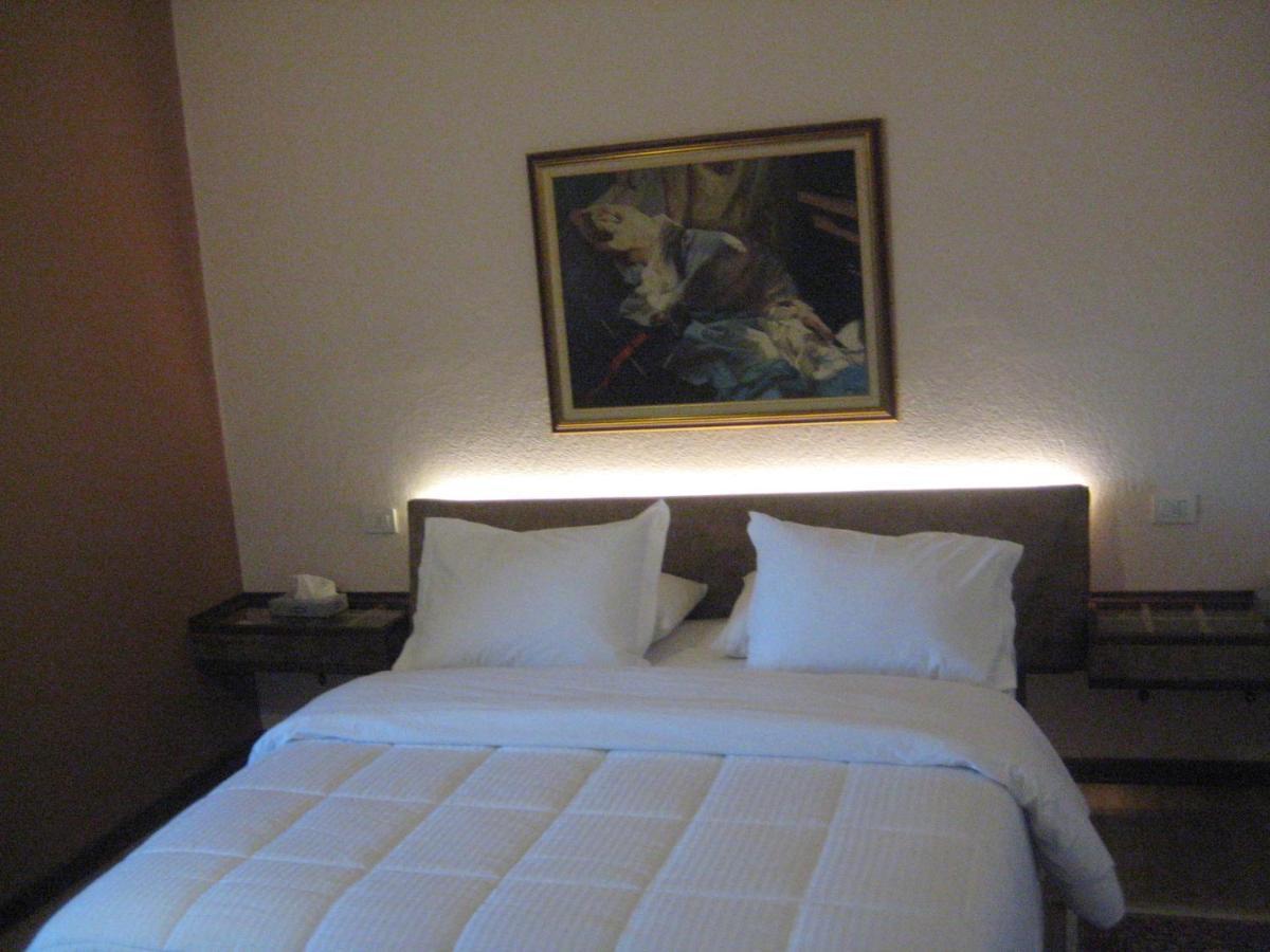 Drini Hotel Rrashbull Buitenkant foto