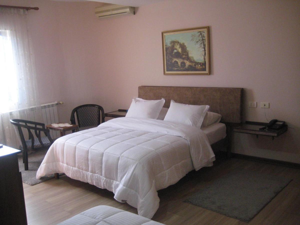 Drini Hotel Rrashbull Buitenkant foto