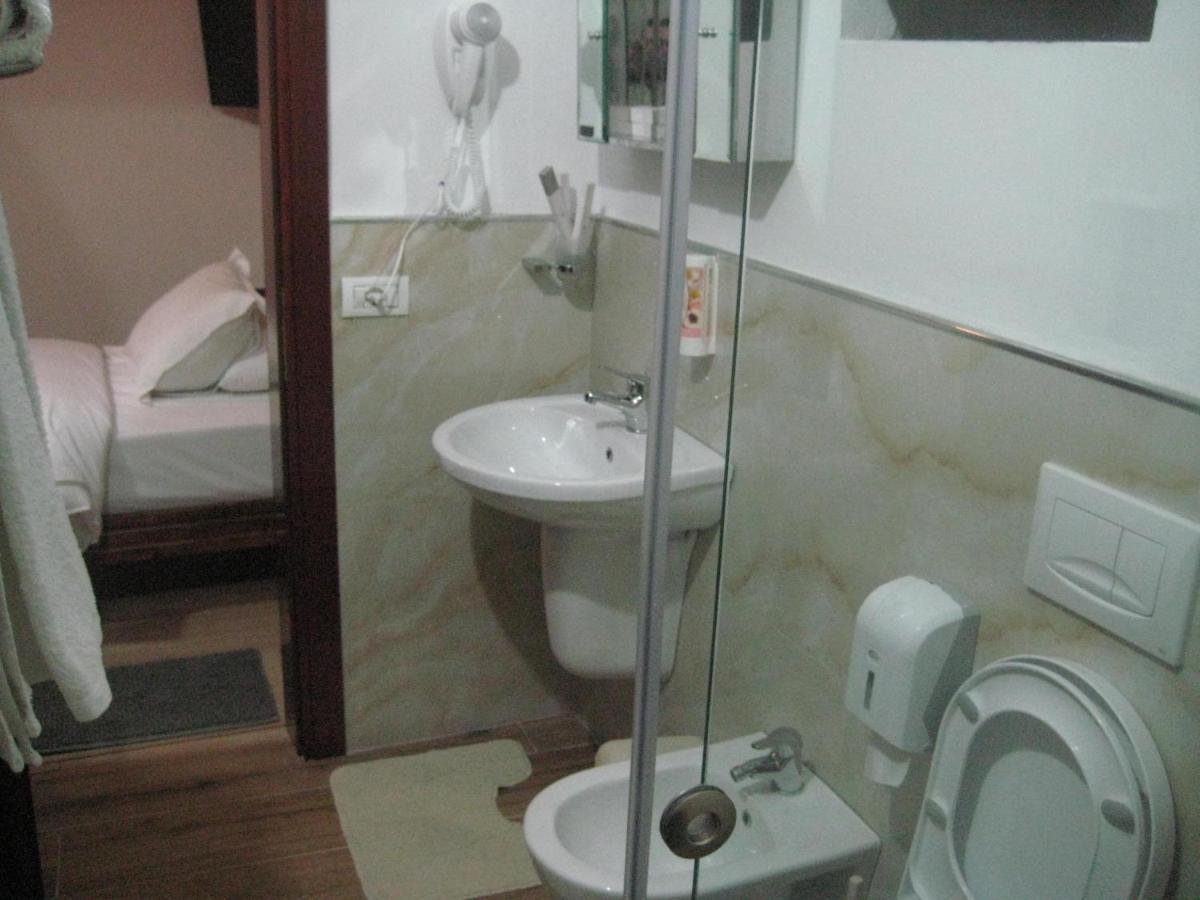 Drini Hotel Rrashbull Buitenkant foto