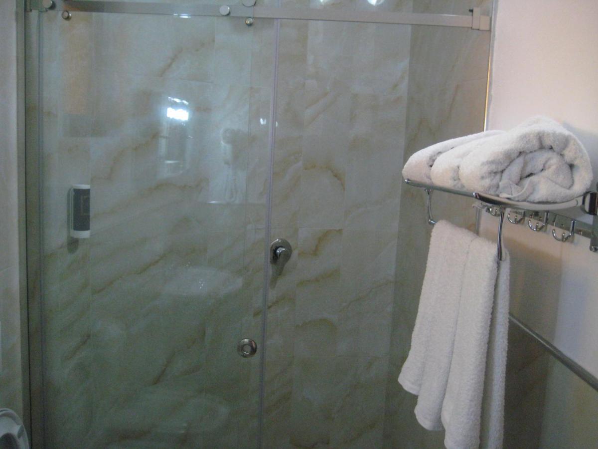 Drini Hotel Rrashbull Buitenkant foto