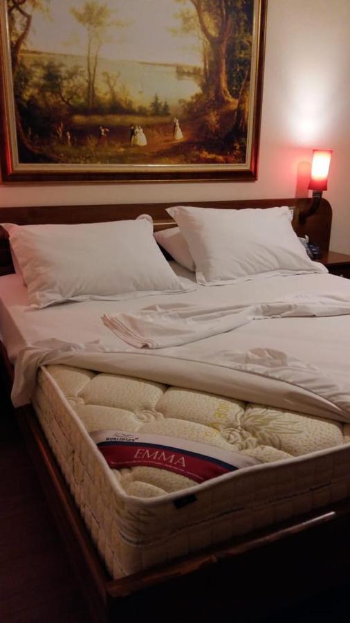 Drini Hotel Rrashbull Buitenkant foto