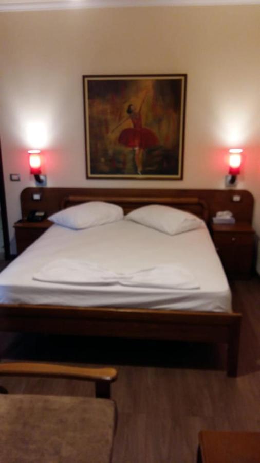 Drini Hotel Rrashbull Buitenkant foto