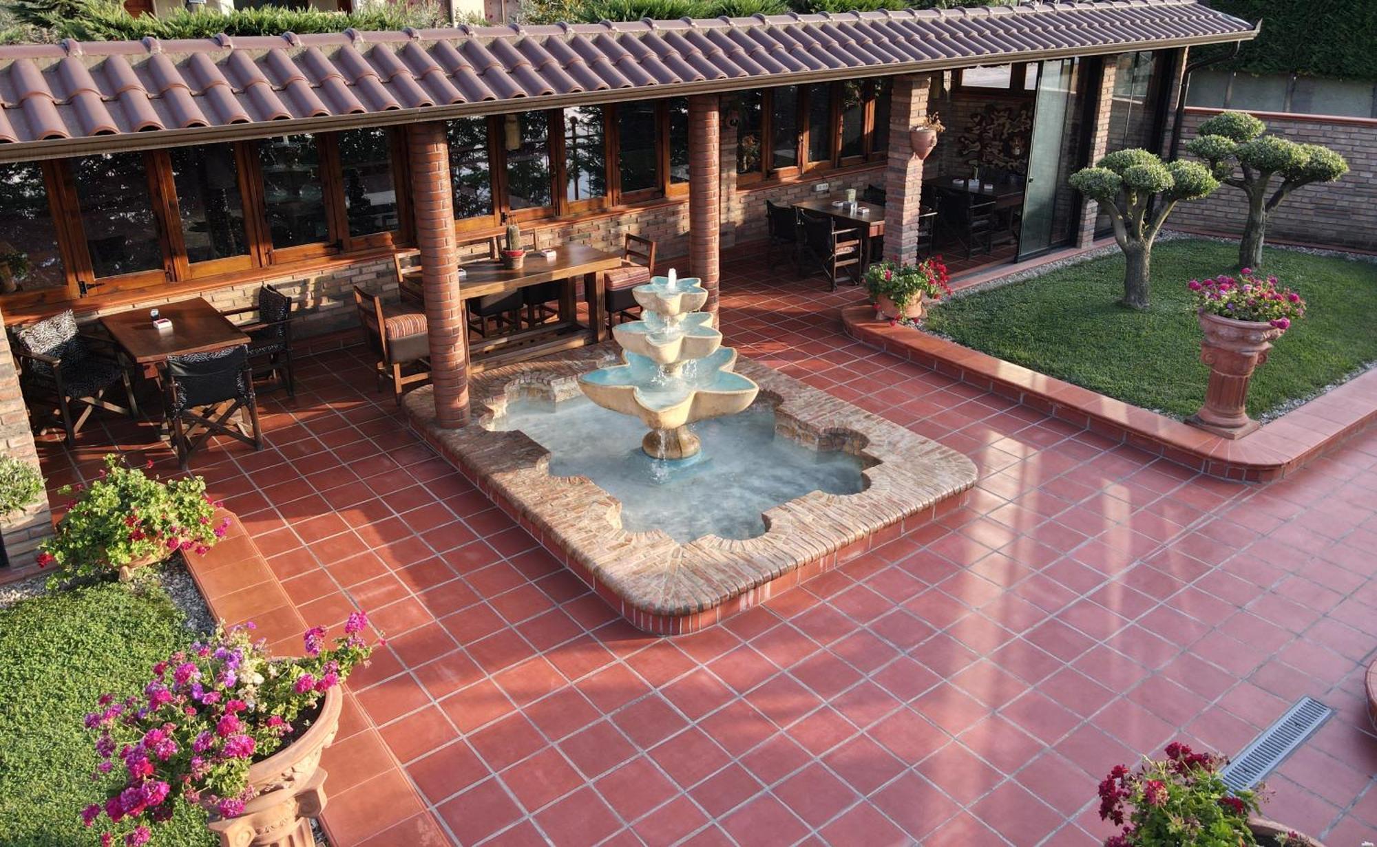 Drini Hotel Rrashbull Buitenkant foto
