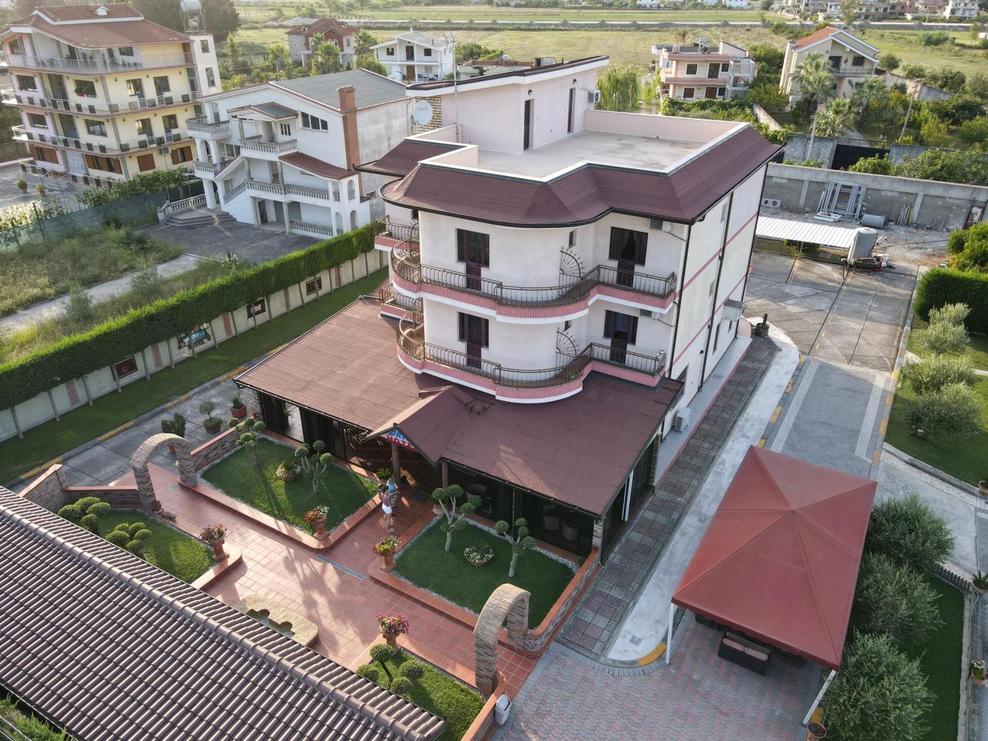 Drini Hotel Rrashbull Buitenkant foto