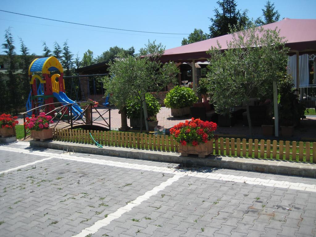 Drini Hotel Rrashbull Buitenkant foto