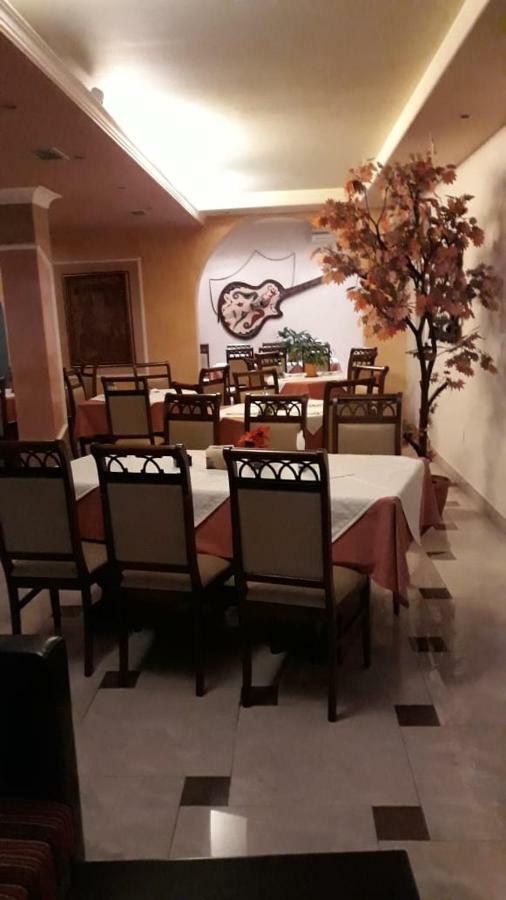 Drini Hotel Rrashbull Buitenkant foto