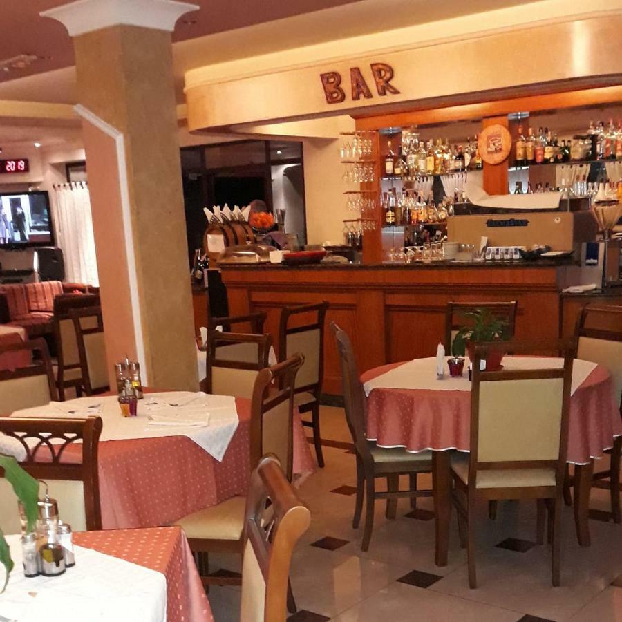 Drini Hotel Rrashbull Buitenkant foto