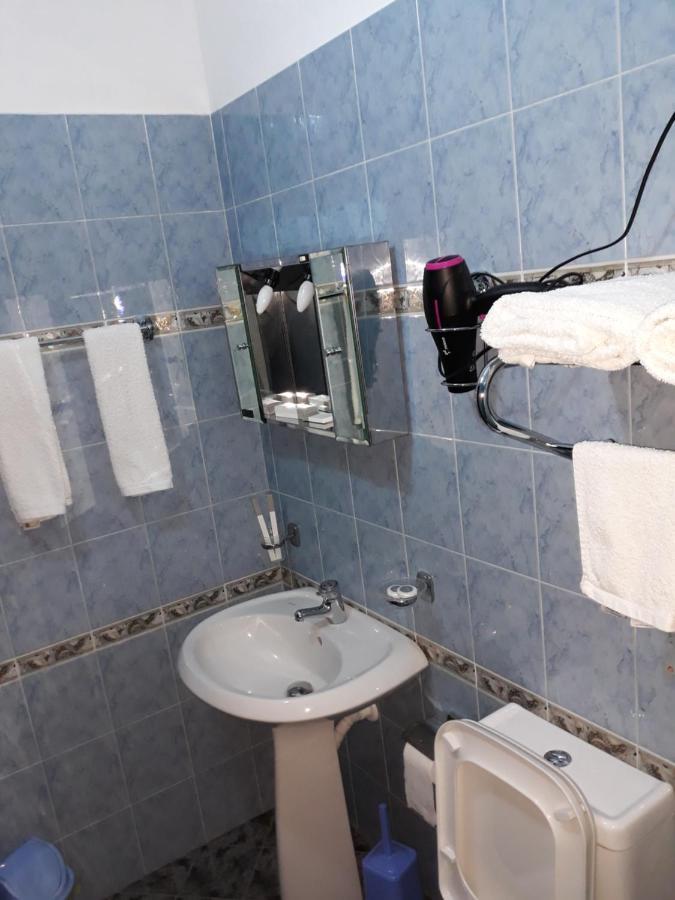 Drini Hotel Rrashbull Buitenkant foto